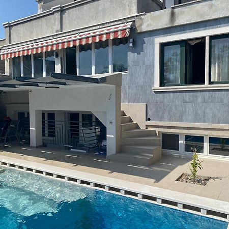 Villa Arena - Pool Table, Table Tennis, Darts & More 普拉 外观 照片